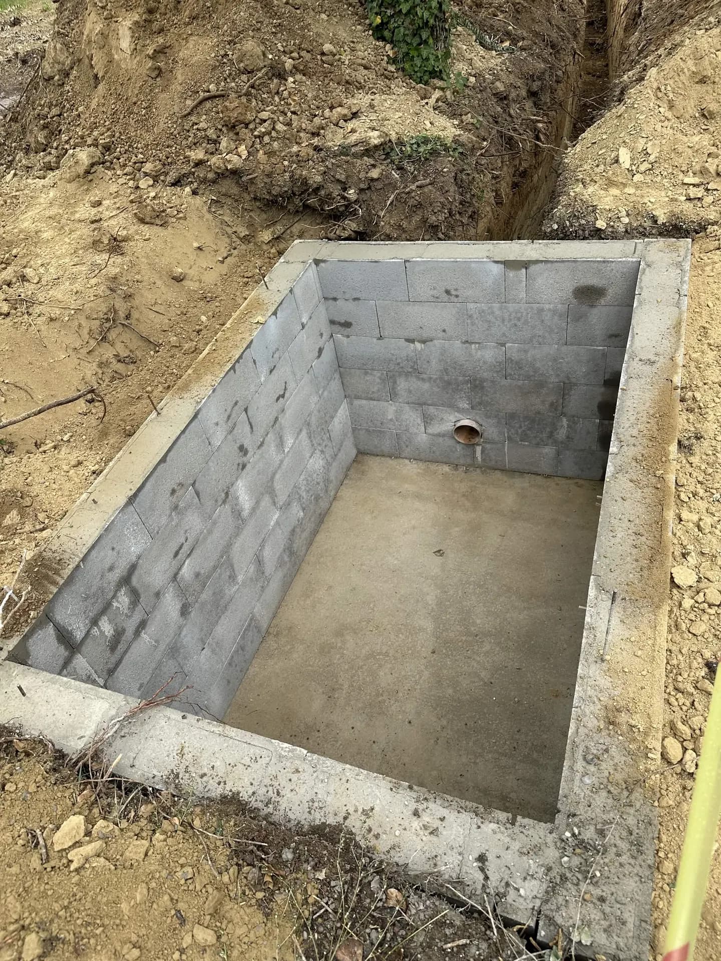 Betonblokkokból épített akna